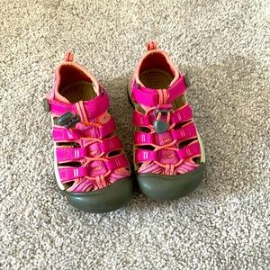 Kids Keen shoes size 11